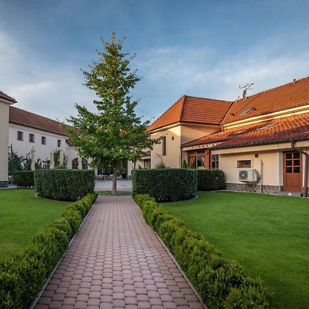 Chateau Krakovany ภายนอก รูปภาพ