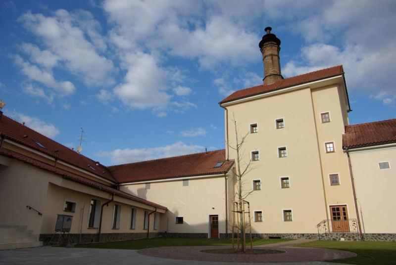 Chateau Krakovany ภายนอก รูปภาพ