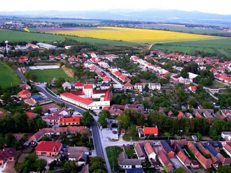 Chateau Krakovany ภายนอก รูปภาพ