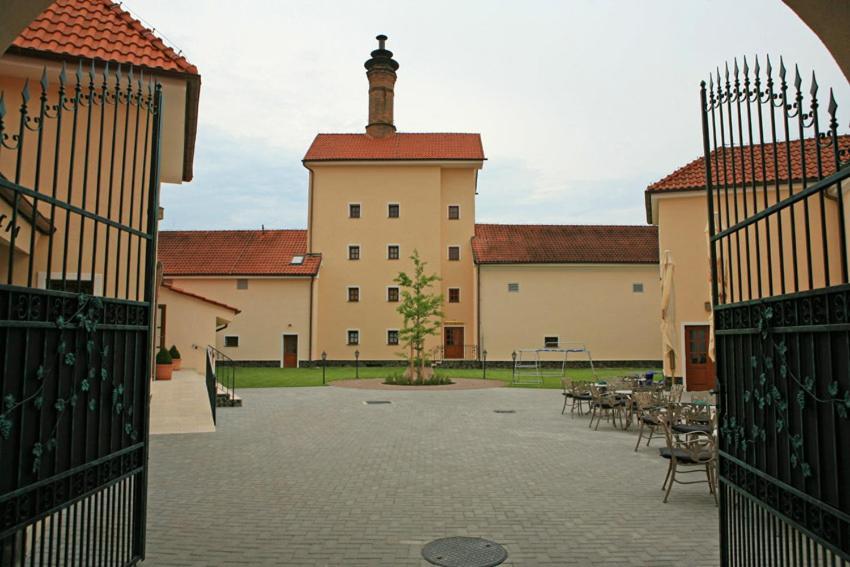 Chateau Krakovany ภายนอก รูปภาพ