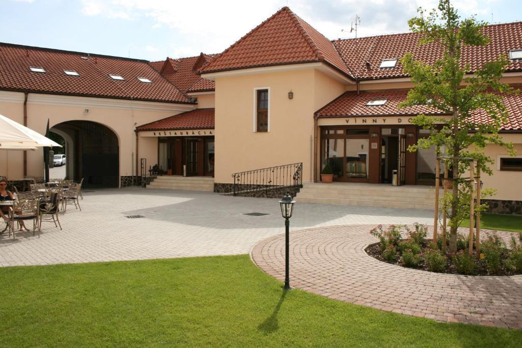 Chateau Krakovany ภายนอก รูปภาพ