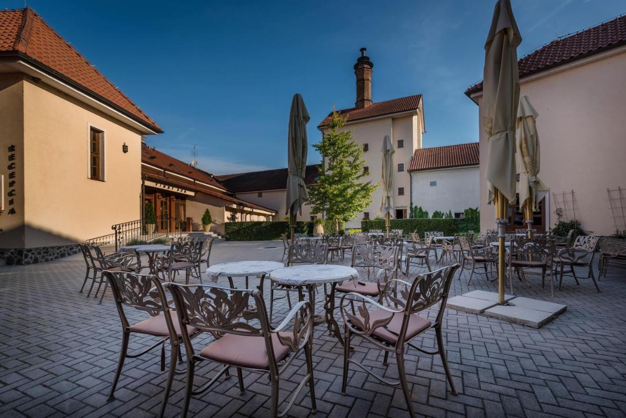 Chateau Krakovany ภายนอก รูปภาพ