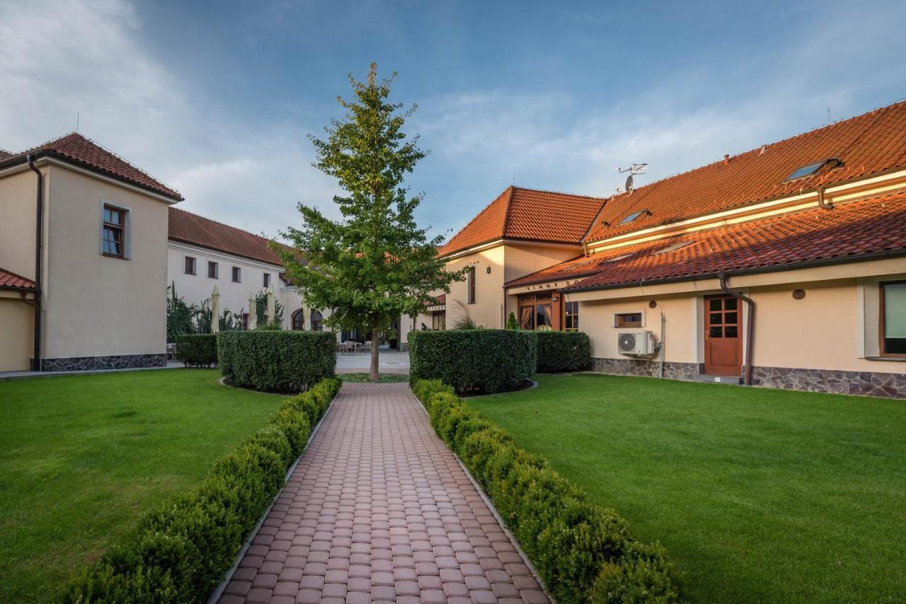 Chateau Krakovany ภายนอก รูปภาพ