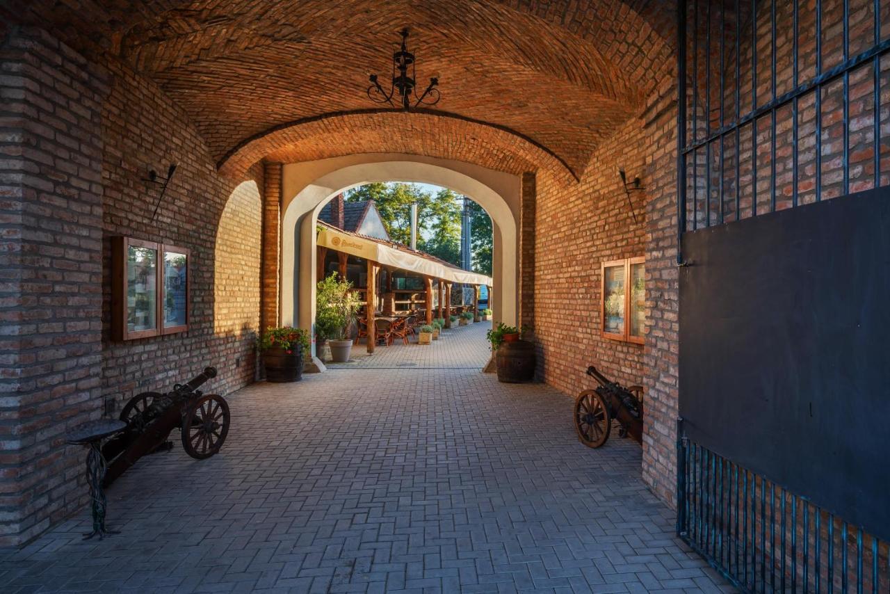 Chateau Krakovany ภายนอก รูปภาพ