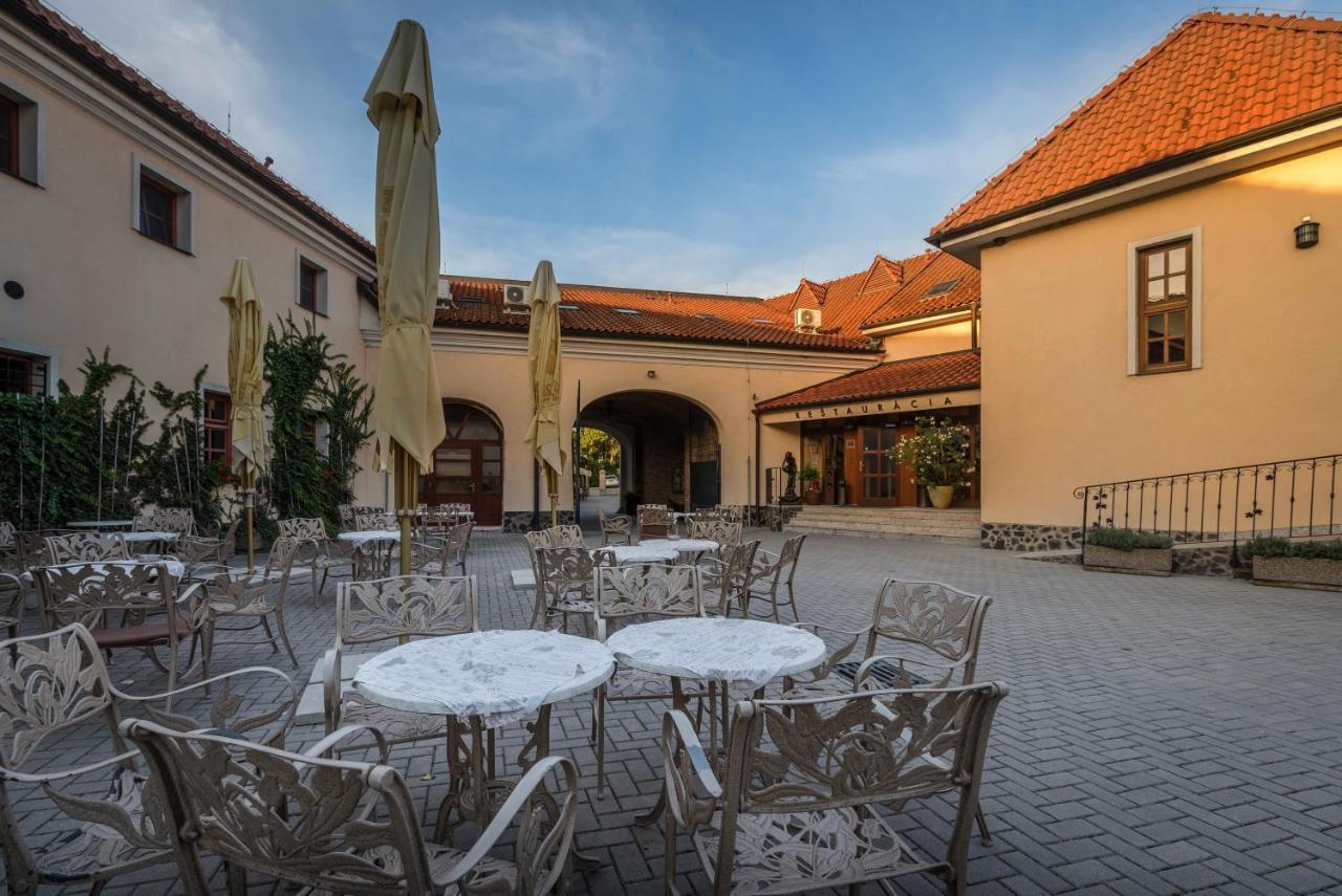 Chateau Krakovany ภายนอก รูปภาพ