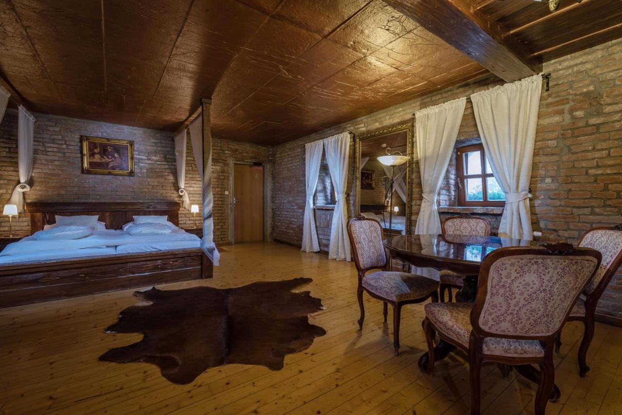 Chateau Krakovany ภายนอก รูปภาพ